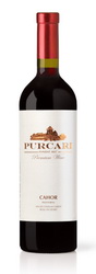 Castiga o sticla de vin Cahor de Purcari