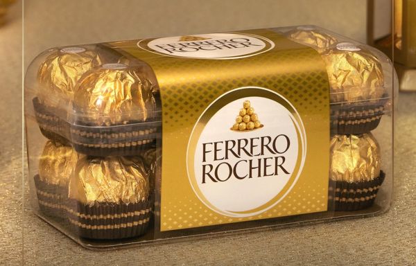 Câștigă 5 cutii cu 16 de praline Ferrero Rocher