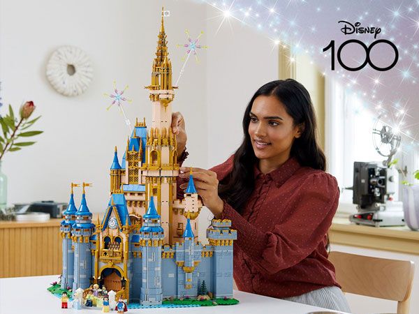 Câștigă un set LEGO Castel Disney